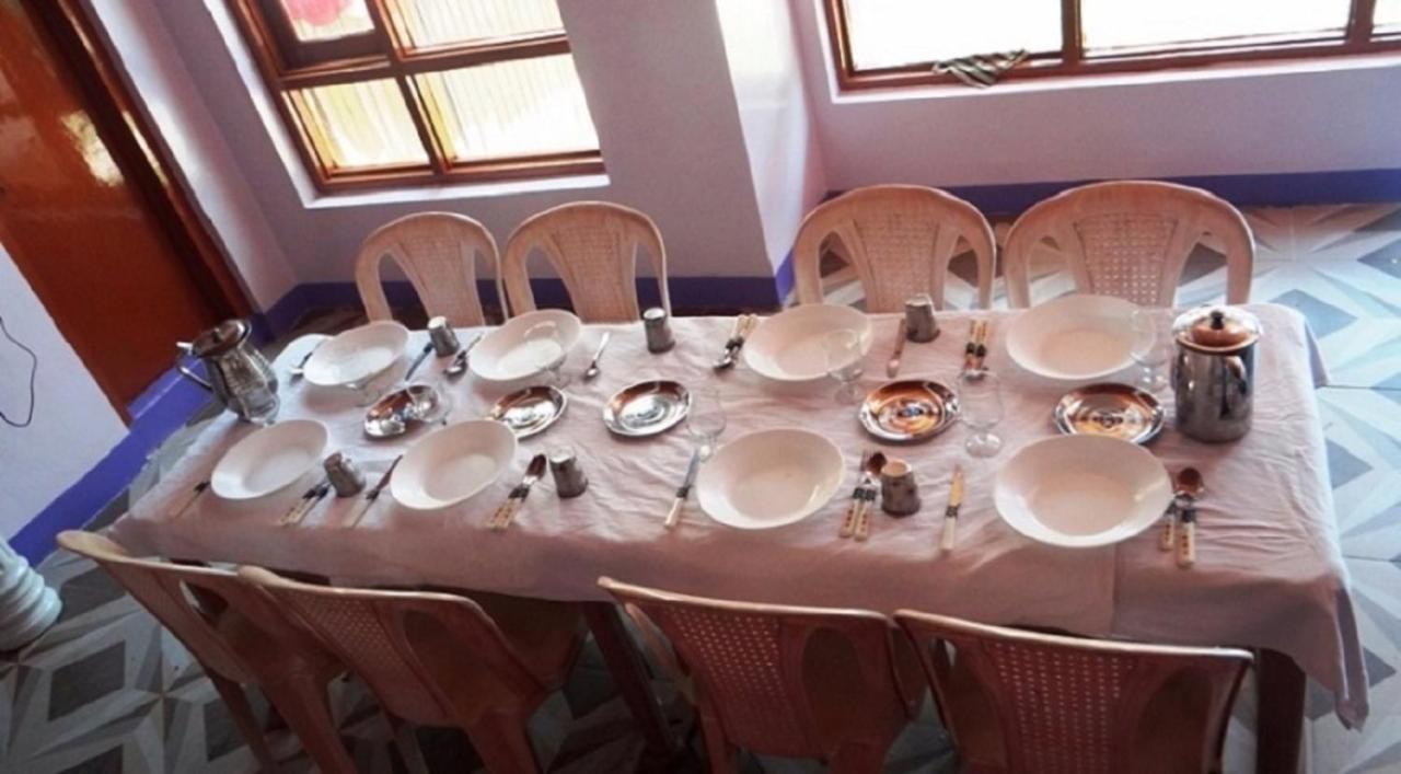 Hayat Hotel Pahalgām Exteriör bild