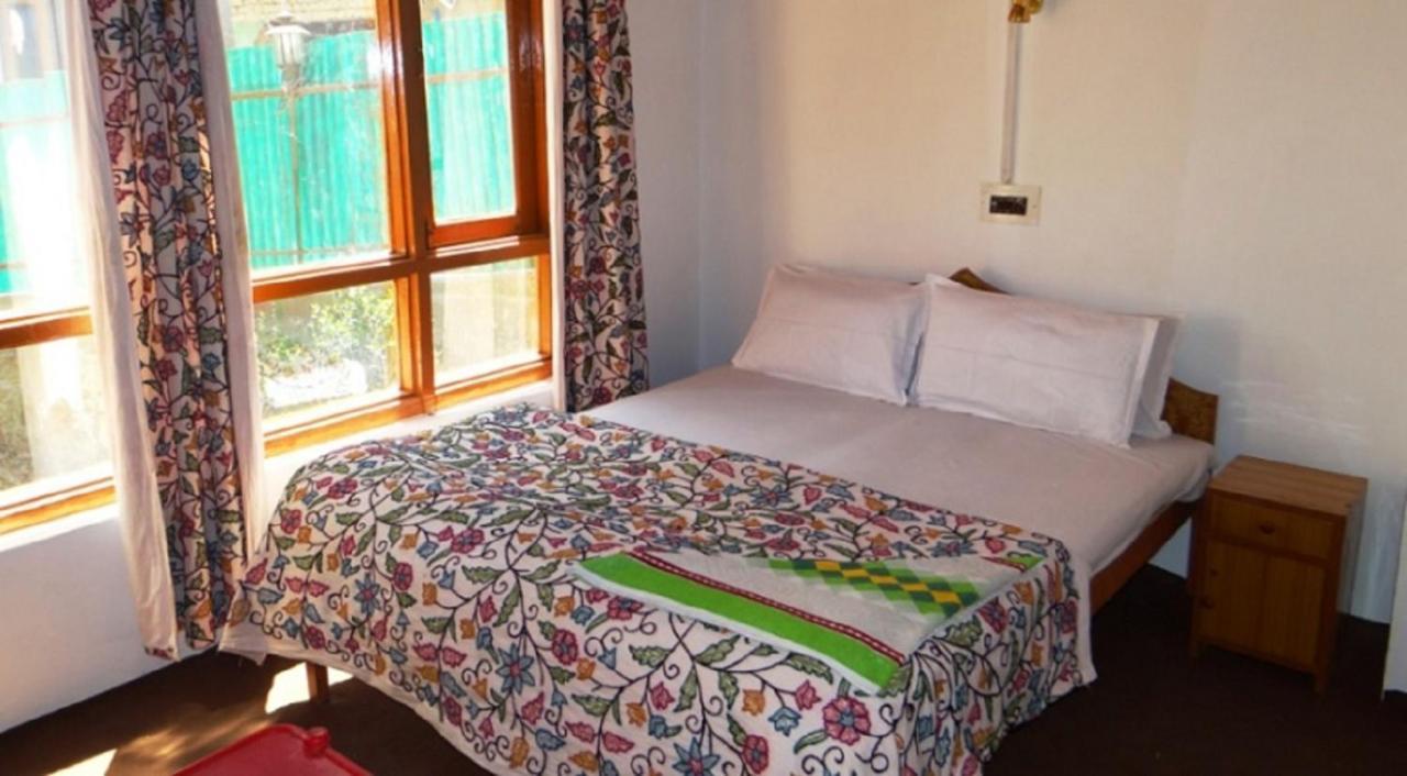 Hayat Hotel Pahalgām Exteriör bild