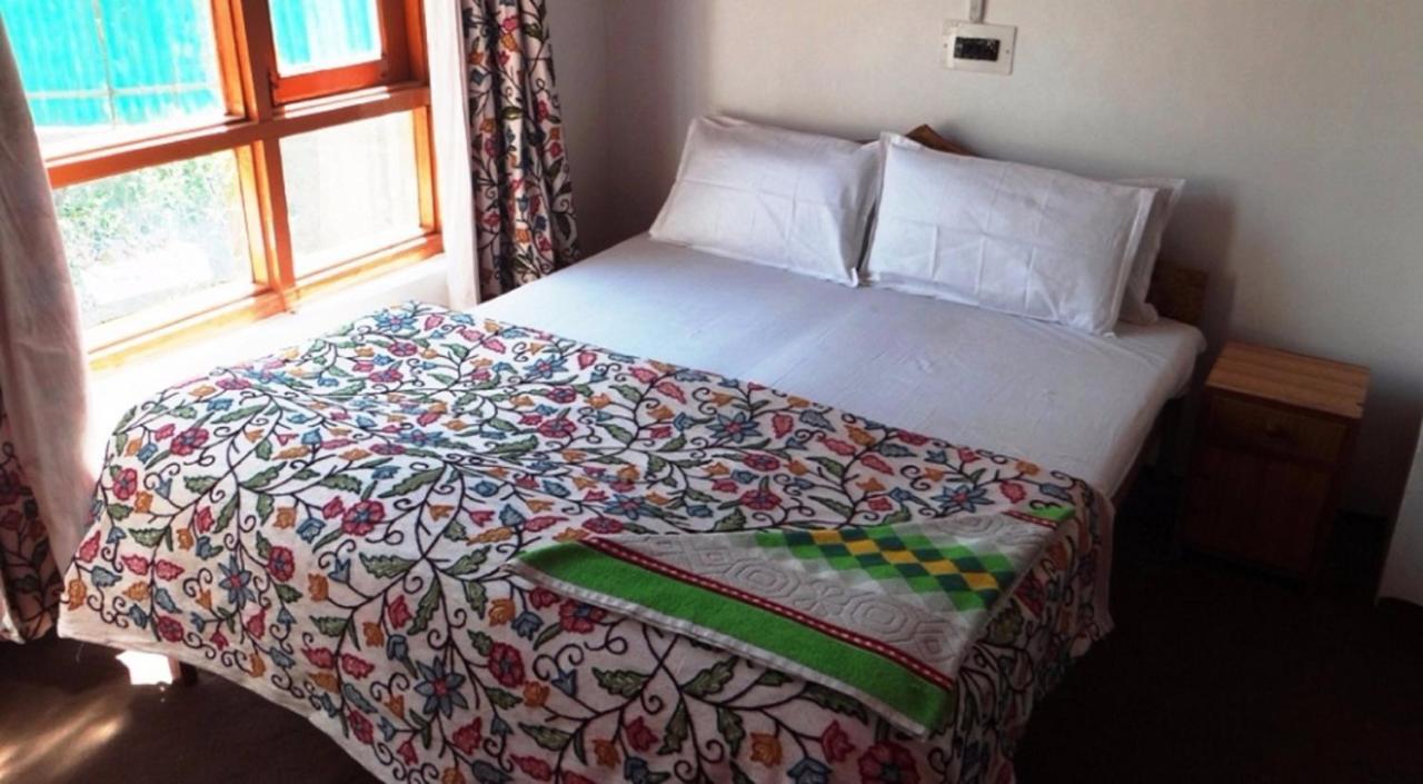 Hayat Hotel Pahalgām Exteriör bild